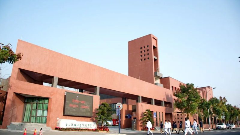 深圳电容批发市场：定制化服务揭秘